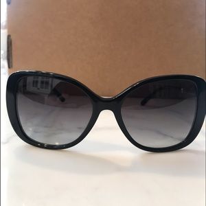 Burberry Sunglasses B4238